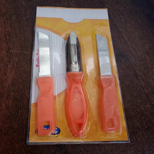 AIROTRON STAINLESS STEEL KITCHEN KNIFE SET OF 2 WITH FREE PEELER FOR FRUITS AND VEGETABLE CHOPPING / CUTTING / PEELING / VEGETABLE PEELER / PLAIN KNIFE.SHARP STAINLESS STEEL STRAIGHT EDGE AND WAVY EDGE KNIVES. ARTICLE NO HKTCPD3M